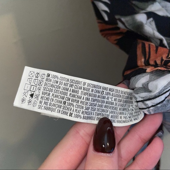 Floral short sleeve button down - Picture 4 of 5